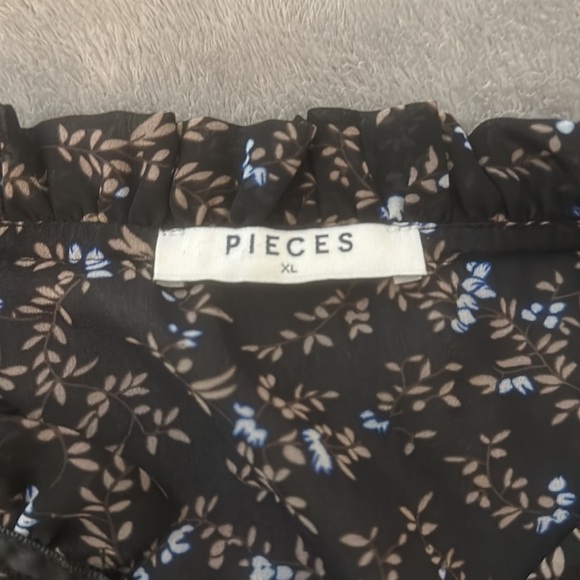 Pieces Chiffon Blouse with Tie Neck - Black Ditsy Floral - Size XL - Picture 6 of 8